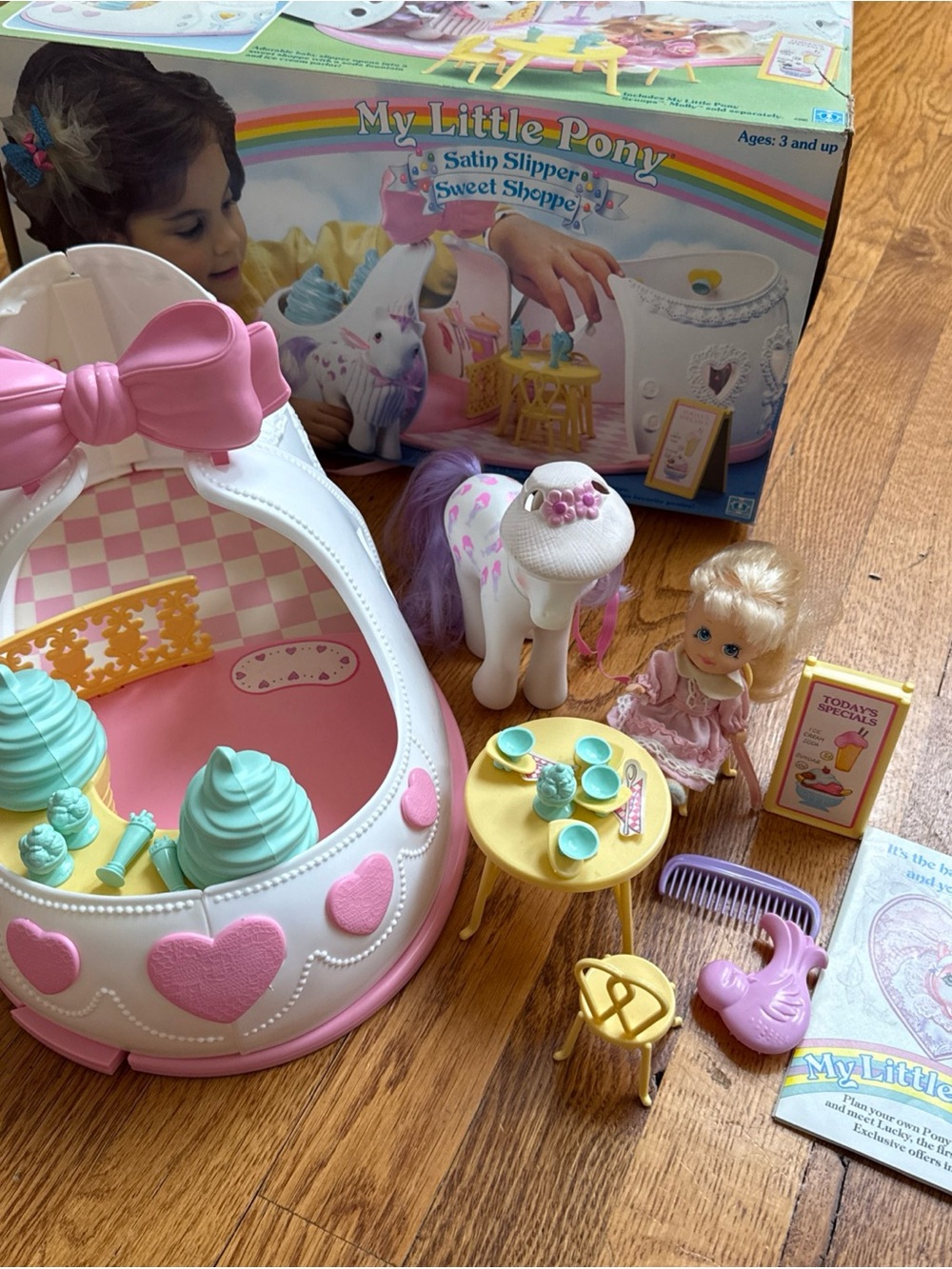 Vintage My Little Pony Satin Slipper Playset in White, Pink & Mint - Picture 3 of 6